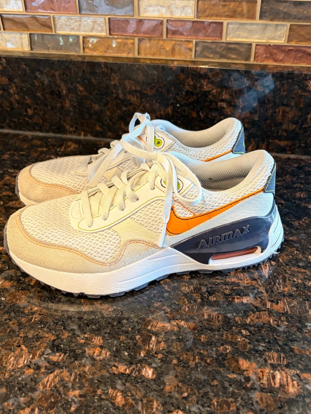Nike Air Max SYSTM GS Kids Sz 4y Sneakers White/Orange